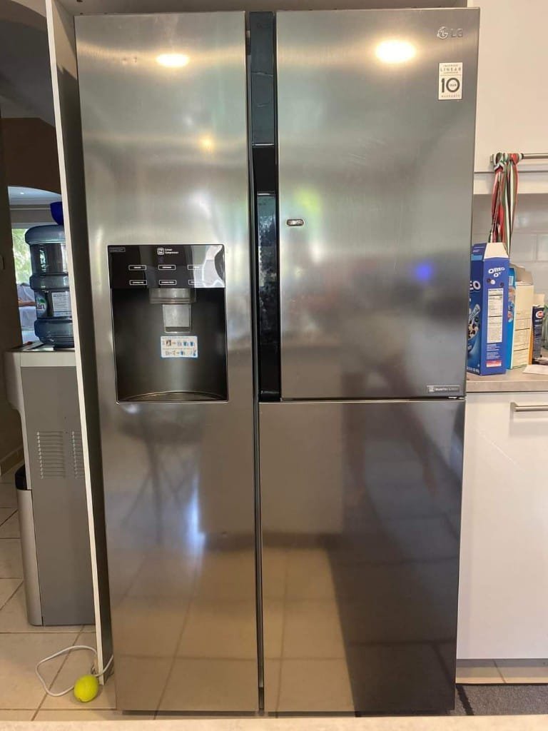 Fridge with Water Dispenser and Ice Maker​ 2