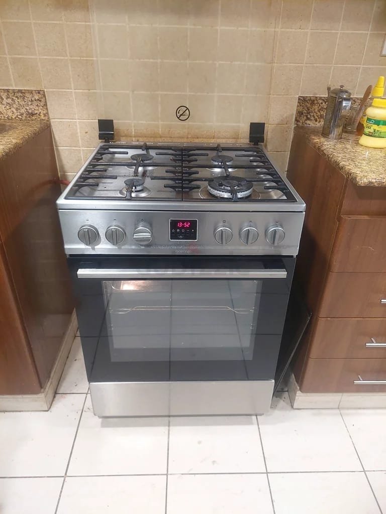 Gas Cooker with Fan 2