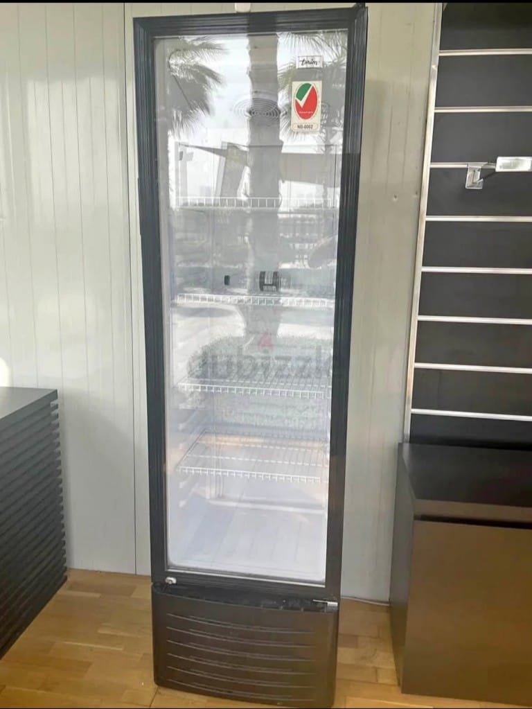 Showcase fridge chiller example