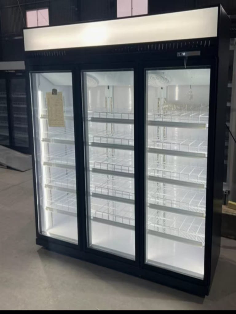 Show Case Fridge (Chiller)​ 3