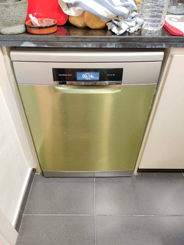 Touch + WiFi Dishwasher 1