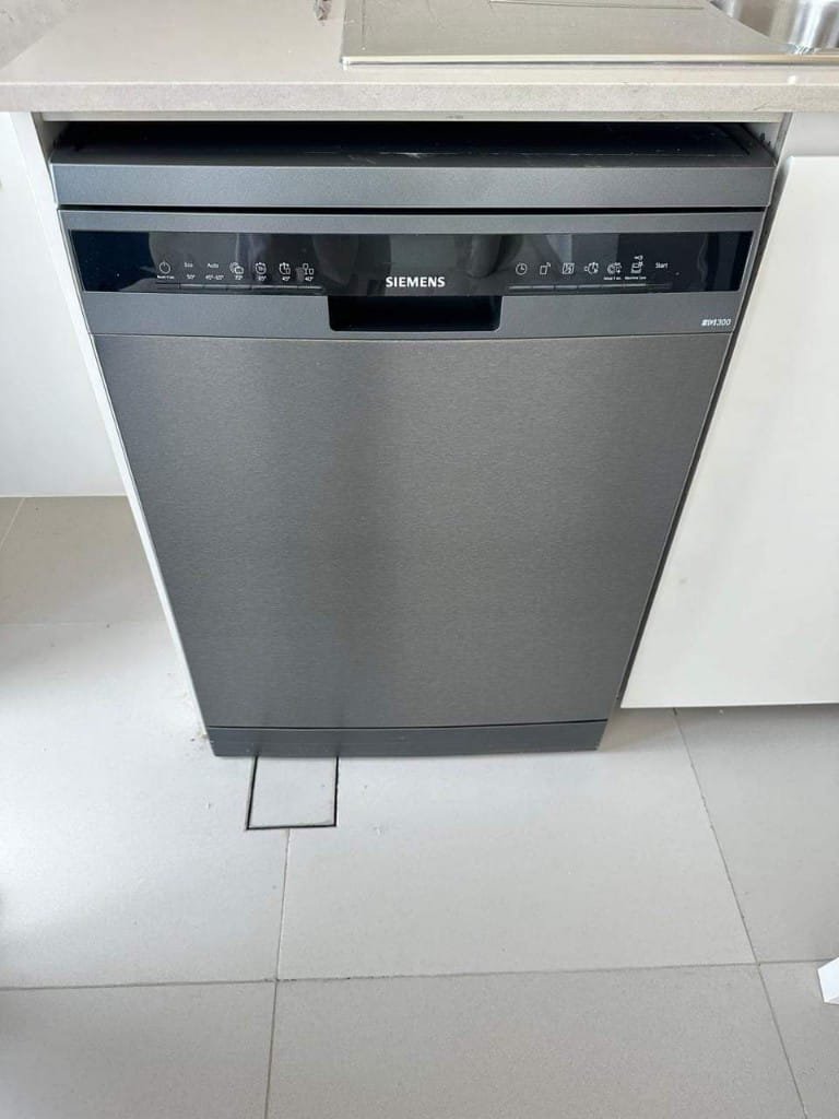 Touch + WiFi Dishwasher 3