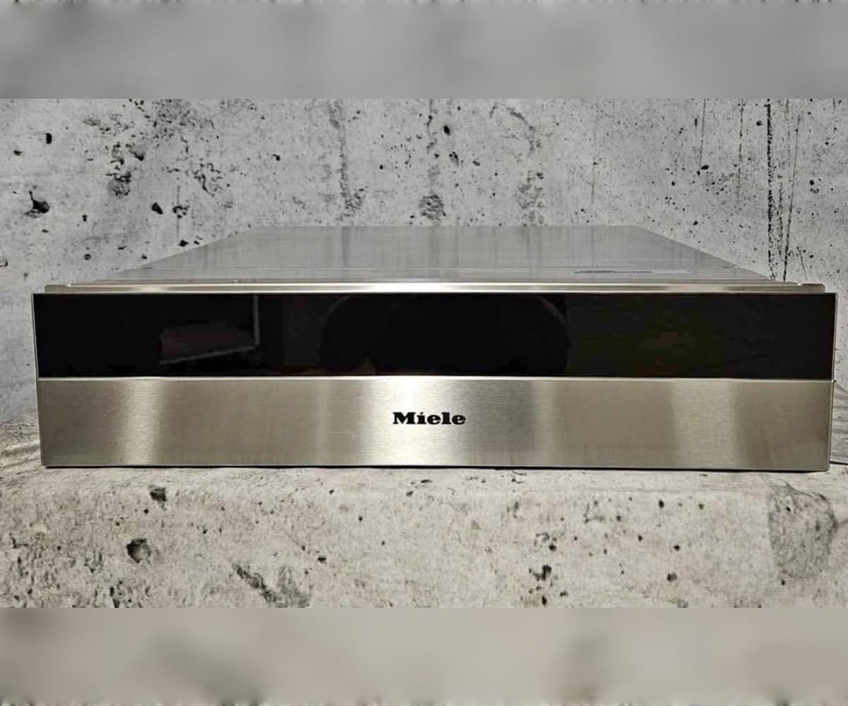 Built-in warming drawer 3
