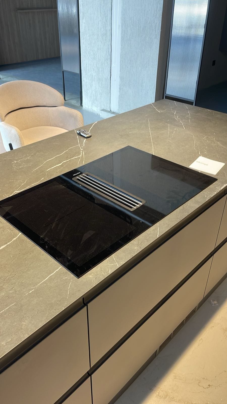 Integrated gas cooktop